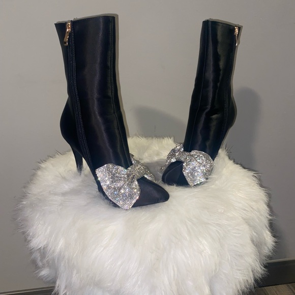 Azalea Wang Elegant Black Women's Shoes with Rhinestone Bow - Picture 2 of 6